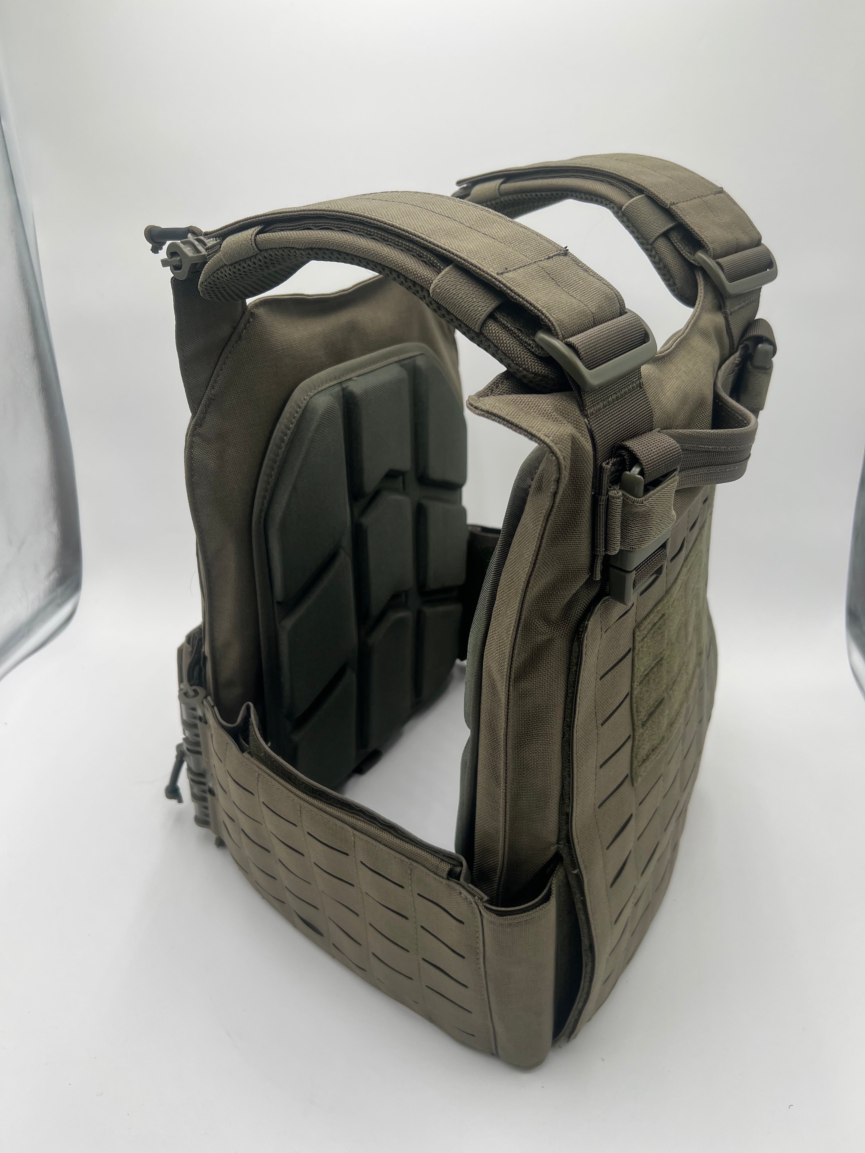 Redemption Tactical® "CRUSADER 2.0 XL” V4 Plate Carrier Vest with Side Cummerbund